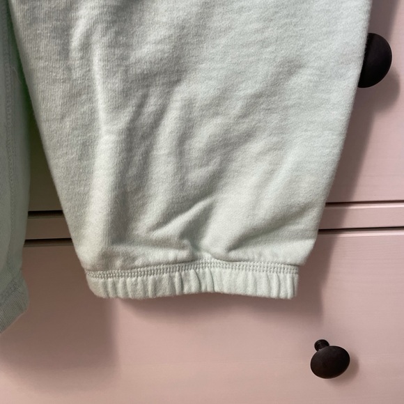 Women’s roots capris. Size medium - Picture 4 of 6